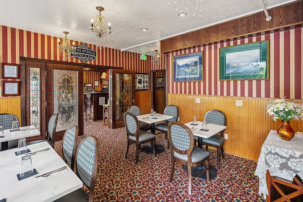 Fifth Avenue Bistro & Bar Entrance